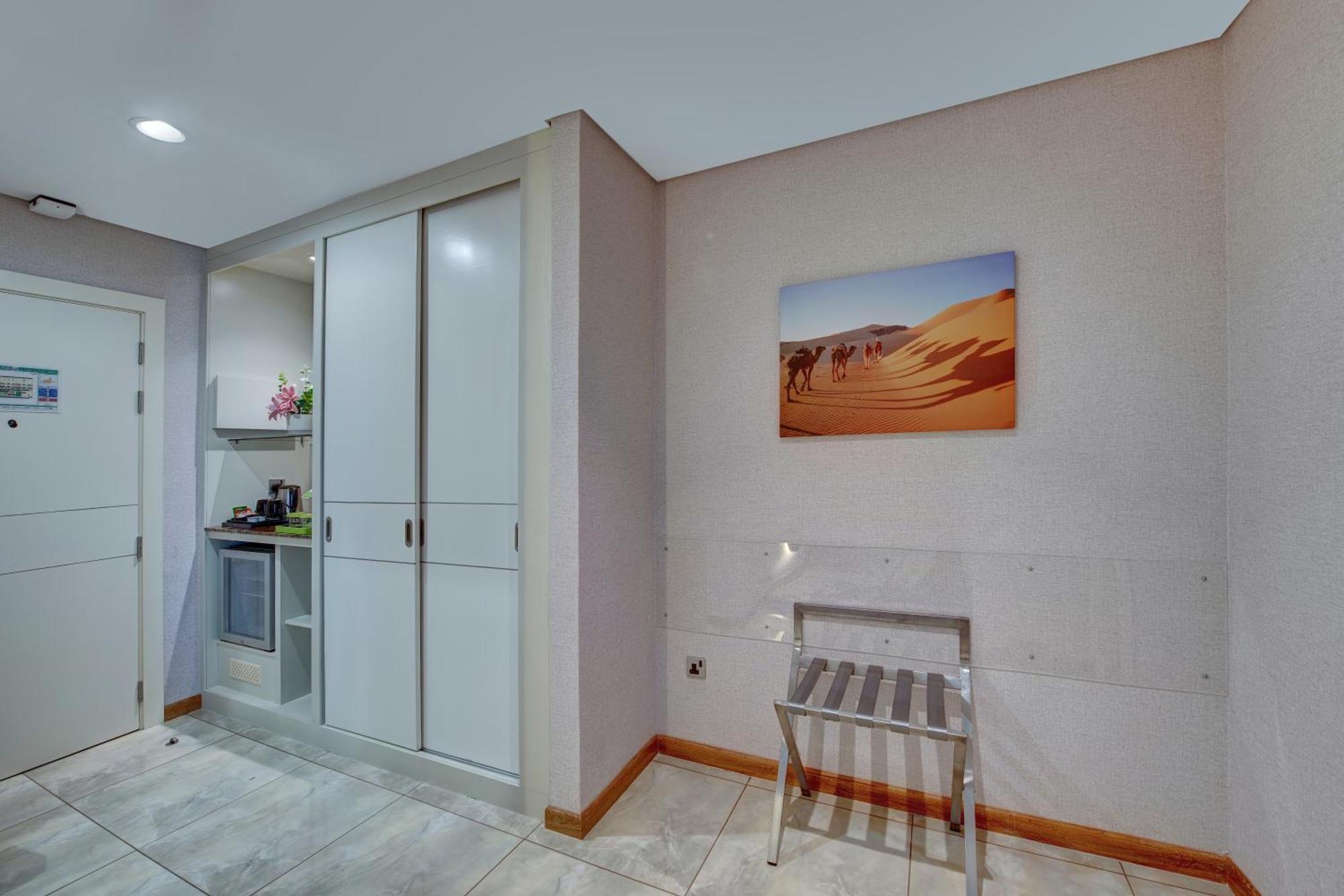 La Quinta By Wyndham Abu Dhabi Al Wahda Hotel Екстериор снимка