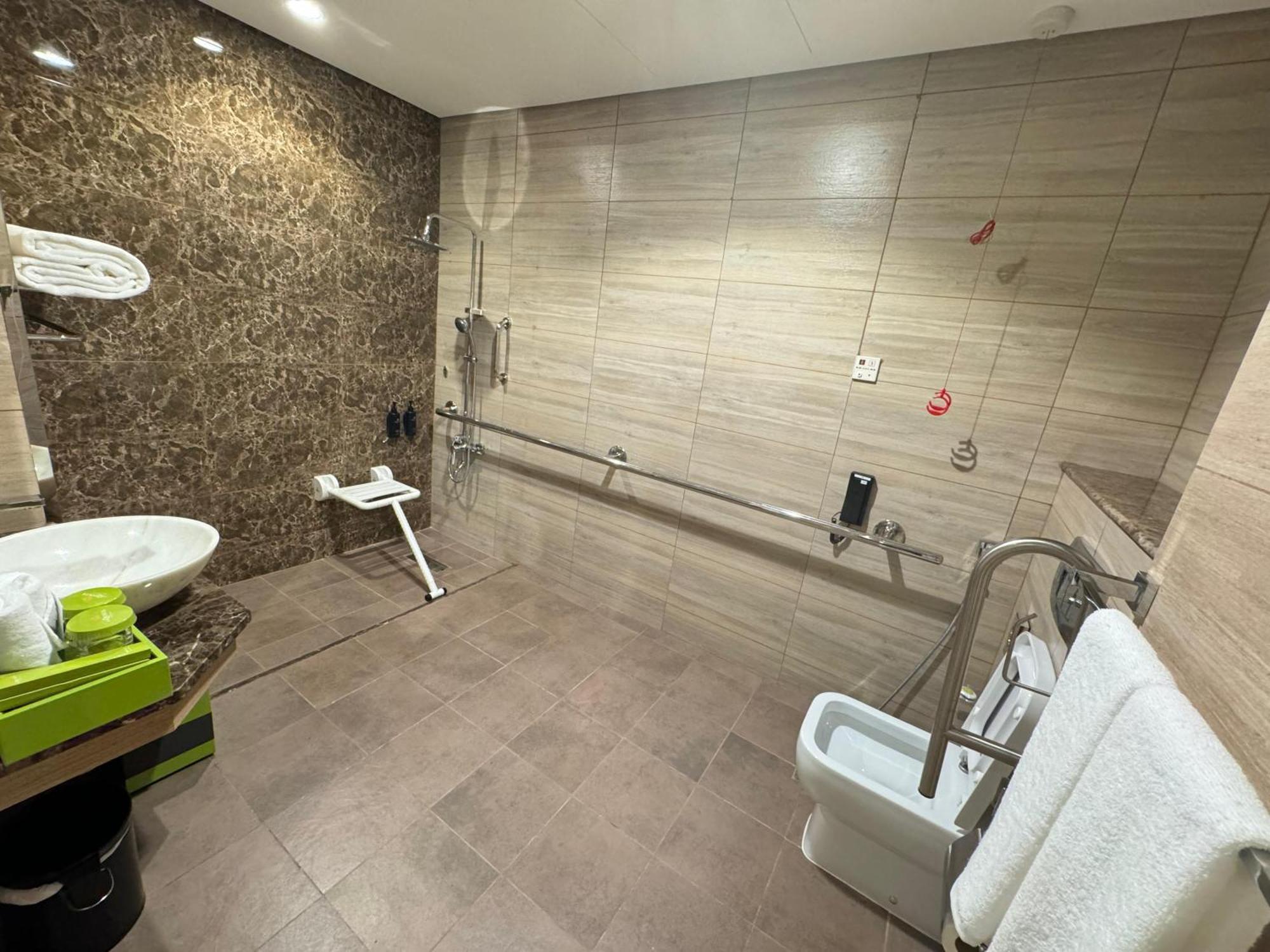 La Quinta By Wyndham Abu Dhabi Al Wahda Hotel Екстериор снимка