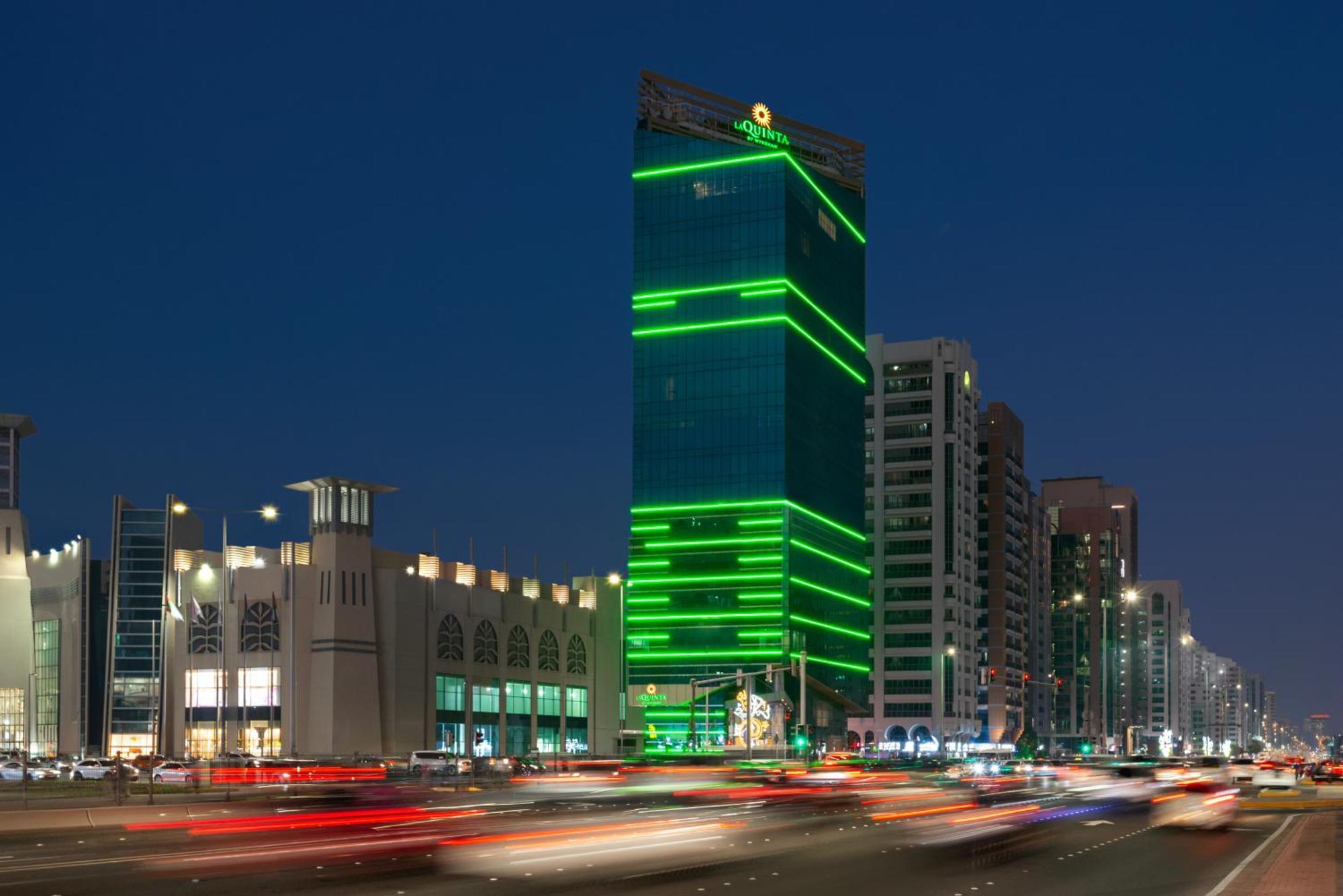 La Quinta By Wyndham Abu Dhabi Al Wahda Hotel Екстериор снимка